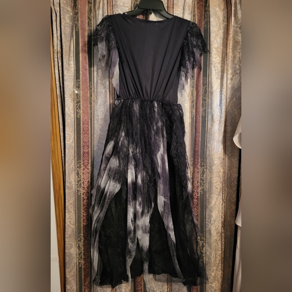 Girl's "Cemetary Bride" Costume - Picture 3 of 5